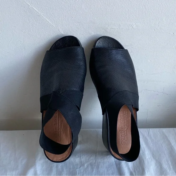 Kenneth Cole Gentle Souls Gianna Black Perforated Leather Sandal  Size 9.5 - Picture 12 of 14